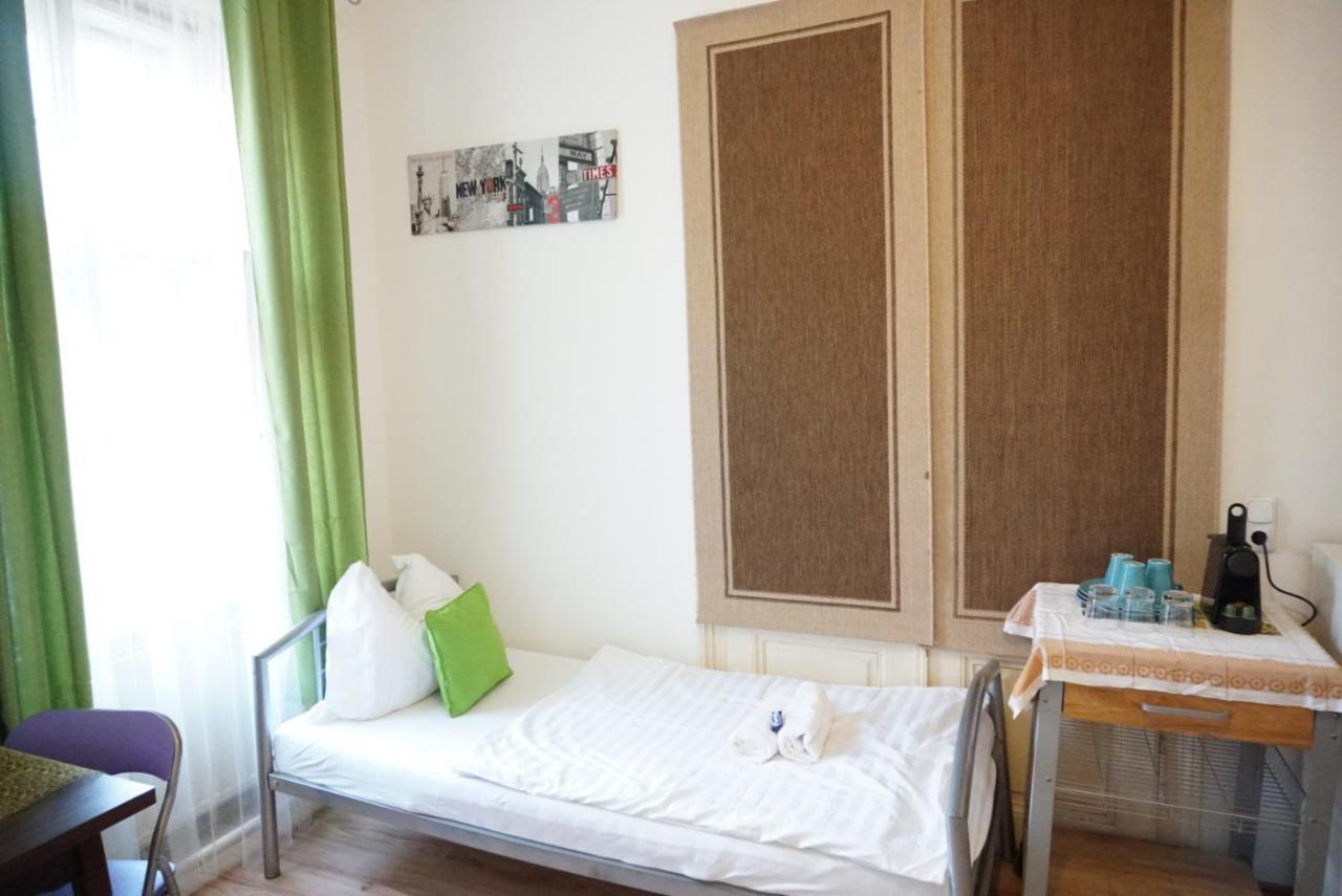 Contactless Check-In Room4You Waehring Vienna Exterior photo